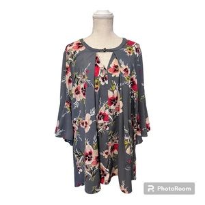Jodifl | Floral 3/4 Bell Sleeve with Keyhole | size Medium